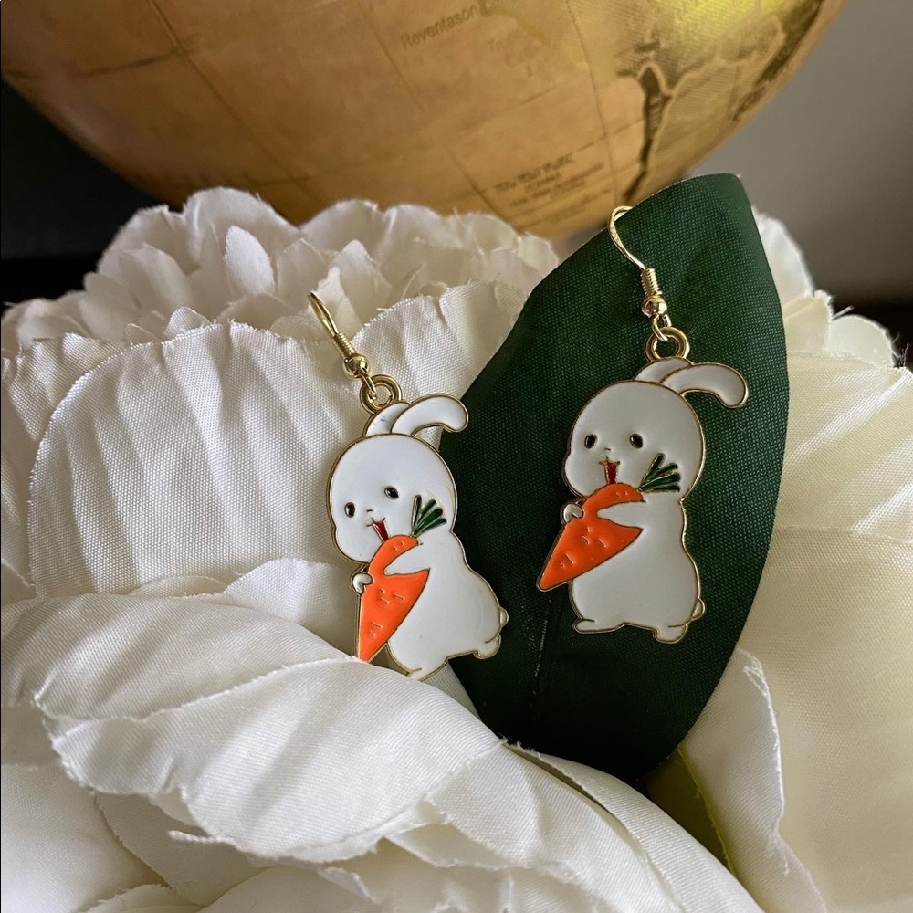 Bunny with carrot gold enamel earrings 🐰 🥕